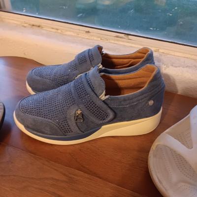 LADIES SHOES SIZE 10