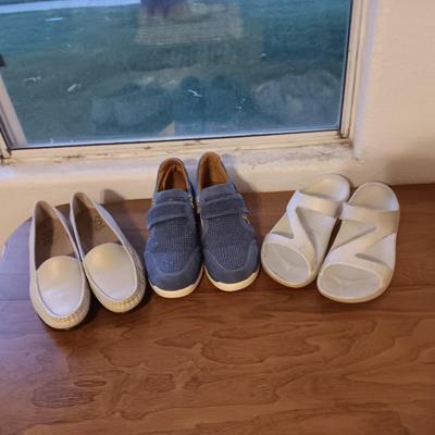 LADIES SHOES SIZE 10