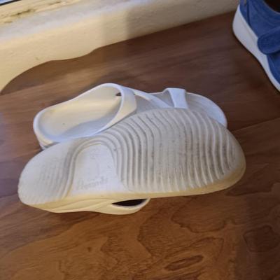 LADIES SHOES SIZE 10