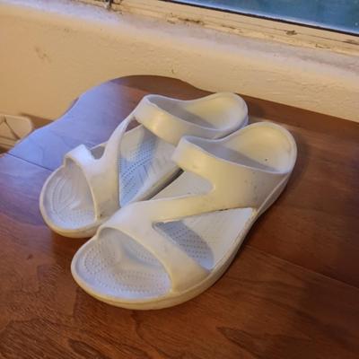 LADIES SHOES SIZE 10