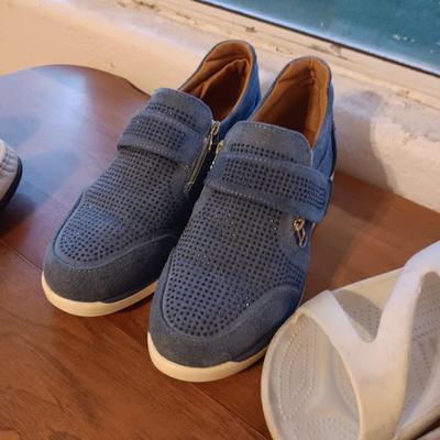 LADIES SHOES SIZE 10