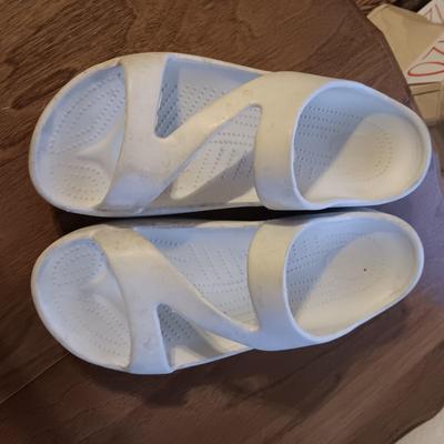 LADIES SHOES SIZE 10