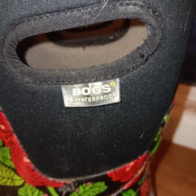 LADIES BOGS WATERPROOF BOOTS (10), WOOL SOCKS AND GLOVES