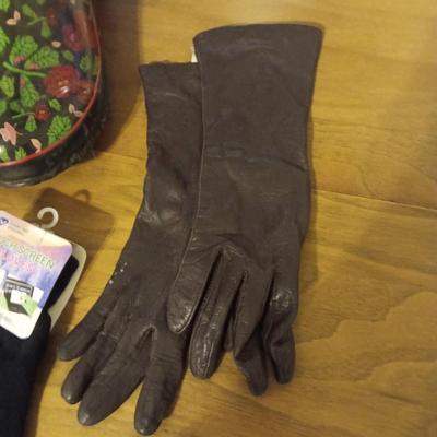 LADIES BOGS WATERPROOF BOOTS (10), WOOL SOCKS AND GLOVES