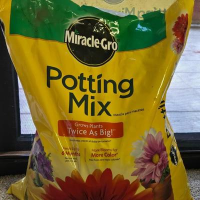 Miracle Gro Potting Mix