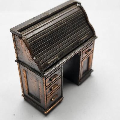 Vintage Die Cast Mini Dollhouse Figures (11)