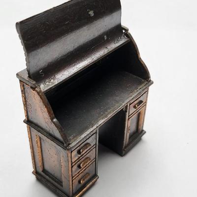 Vintage Die Cast Mini Dollhouse Figures (11)
