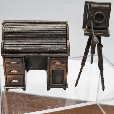 Vintage Die Cast Mini Dollhouse Figures (11)