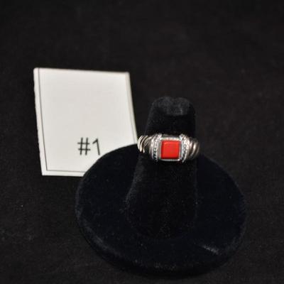 925 Sterling Ring w/ Coral Size 6, 3.4g