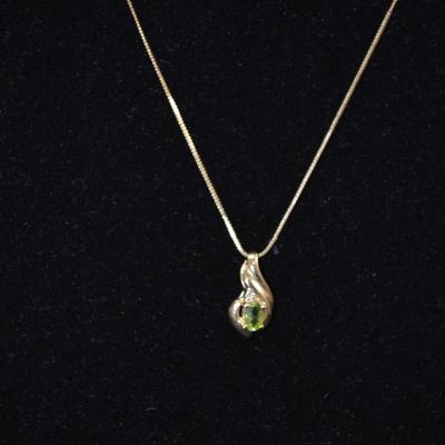 10k Gold Chain w/ 10k Peridot Pendant 20”, 2.4g