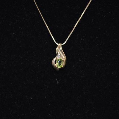10k Gold Chain w/ 10k Peridot Pendant 20”, 2.4g