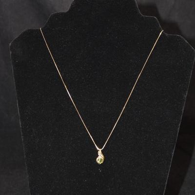 10k Gold Chain w/ 10k Peridot Pendant 20”, 2.4g