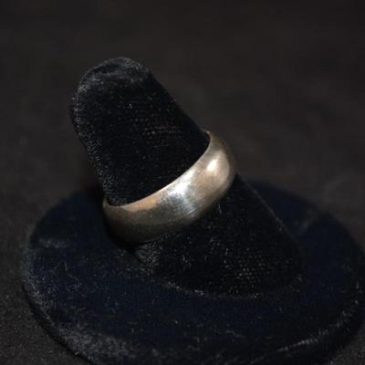 925 Sterling Wide Band Size 7.5, 6.6g