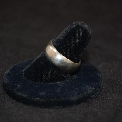 925 Sterling Wide Band Size 7.5, 6.6g