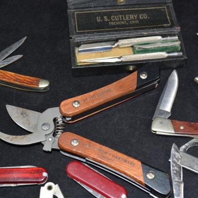 Lot of Pocket Knives, Utility Tools