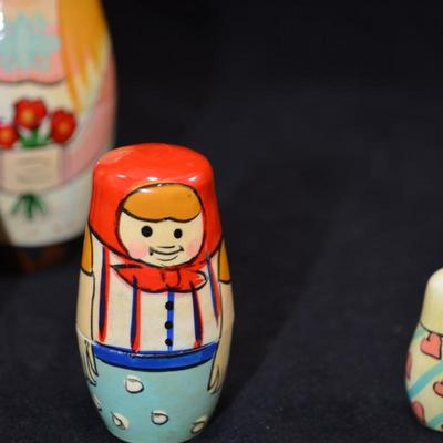 Vintage Nesting Doll 5 Member Family 5.75” Tall