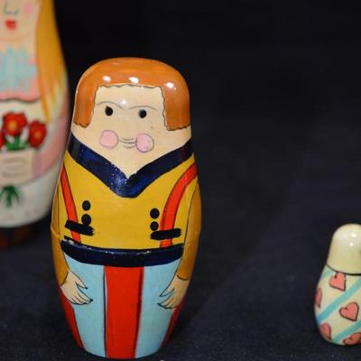 Vintage Nesting Doll 5 Member Family 5.75” Tall