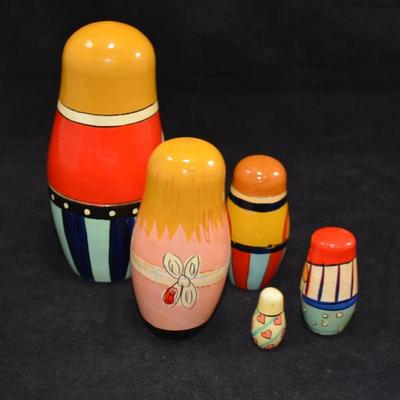 Vintage Nesting Doll 5 Member Family 5.75” Tall