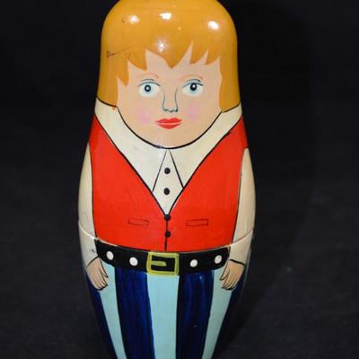 Vintage Nesting Doll 5 Member Family 5.75” Tall