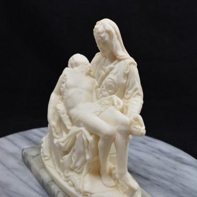 Small Vintage Michaelangelo’s ‘La Pieta’ Resin on Marble Base 6.5”x6”x3”