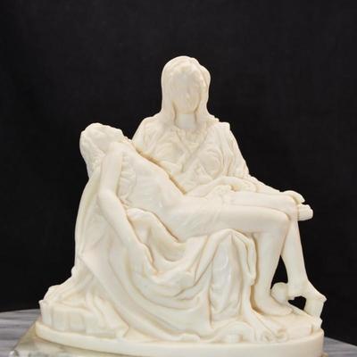Small Vintage Michaelangelo’s ‘La Pieta’ Resin on Marble Base 6.5”x6”x3”