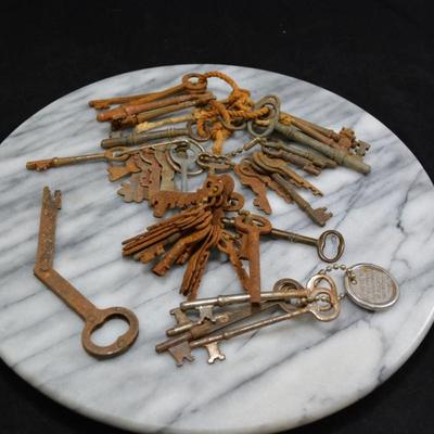 Lot of Vintage/Antique Keys