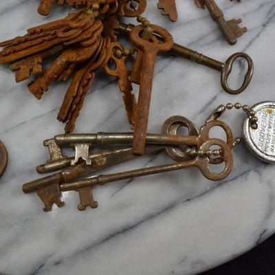 Lot of Vintage/Antique Keys