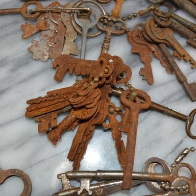 Lot of Vintage/Antique Keys