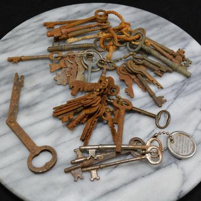 Lot of Vintage/Antique Keys