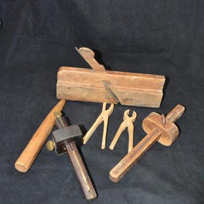 Lot of Vintage/Antique Carpenters Tools & Handy Crafts