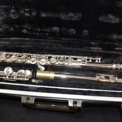 BUNDY Student Flute w/ Case