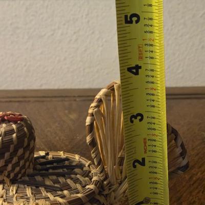 COUSHATTA BIRD-FORM WOVEN PINE-NEEDLE BASKET