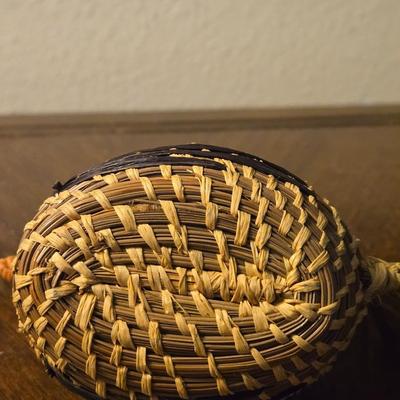 COUSHATTA BIRD-FORM WOVEN PINE-NEEDLE BASKET