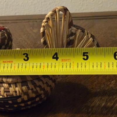 COUSHATTA BIRD-FORM WOVEN PINE-NEEDLE BASKET