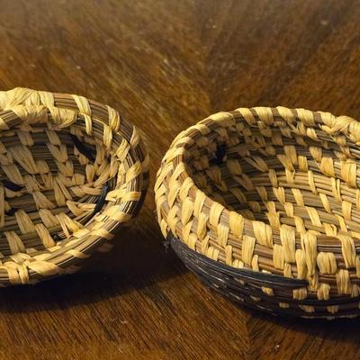 COUSHATTA BIRD-FORM WOVEN PINE-NEEDLE BASKET
