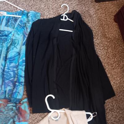 LADIES DRESSES, SKIRTS, SHIRTS, CARDIGANS AND SCARVES (L - XL)