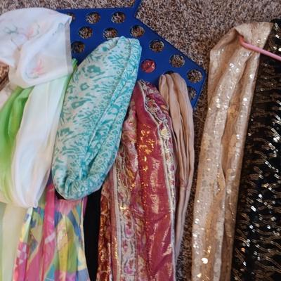 LADIES DRESSES, SKIRTS, SHIRTS, CARDIGANS AND SCARVES (L - XL)