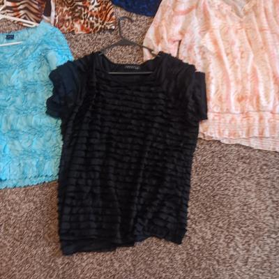 LADIES DRESSES, SKIRTS, SHIRTS, CARDIGANS AND SCARVES (L - XL)