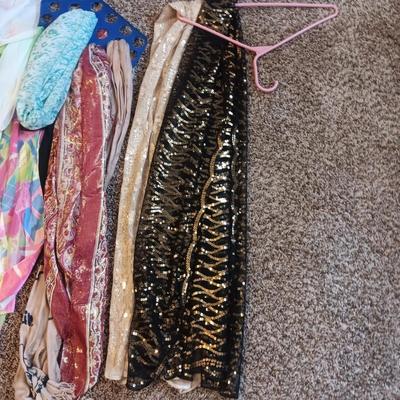 LADIES DRESSES, SKIRTS, SHIRTS, CARDIGANS AND SCARVES (L - XL)