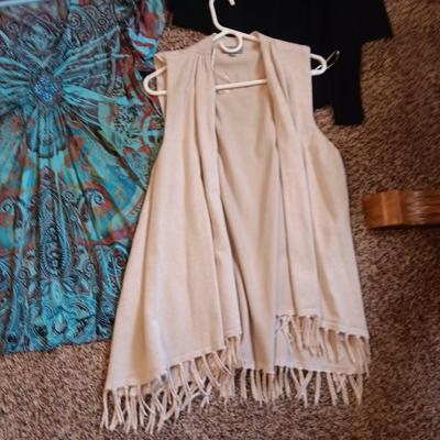 LADIES DRESSES, SKIRTS, SHIRTS, CARDIGANS AND SCARVES (L - XL)