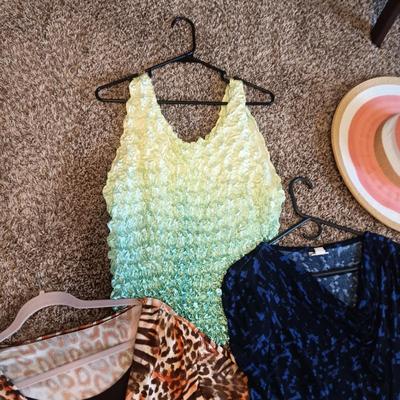 LADIES DRESSES, SKIRTS, SHIRTS, CARDIGANS AND SCARVES (L - XL)