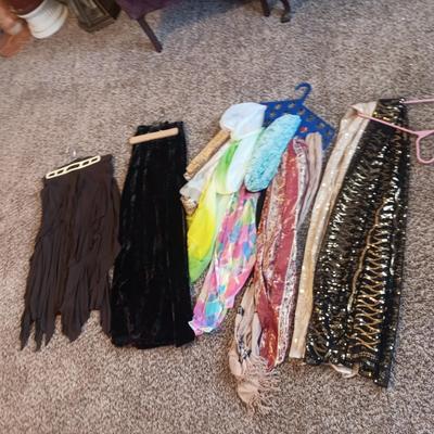 LADIES DRESSES, SKIRTS, SHIRTS, CARDIGANS AND SCARVES (L - XL)