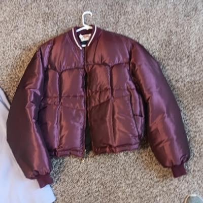 LADIES SLEEVELESS JACKET (XL) & MENS DOWN JACKET (XXL)