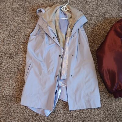 LADIES SLEEVELESS JACKET (XL) & MENS DOWN JACKET (XXL)