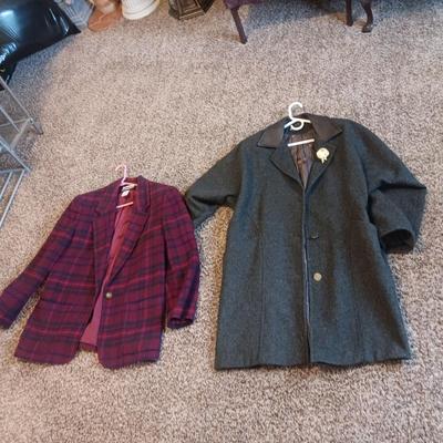 LADIES SATIN LINED WOOL COAT W/LEATHER COLLAR (M) AND DRESS JACKET