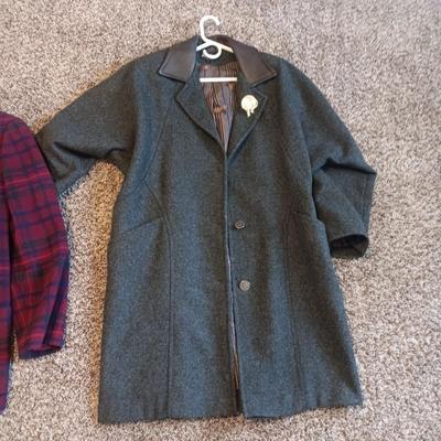 LADIES SATIN LINED WOOL COAT W/LEATHER COLLAR (M) AND DRESS JACKET