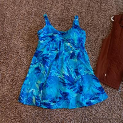 1 PC SWIMSUIT 20W, VEST 1X AND TOTE BAG