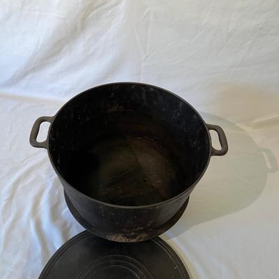 Norrahammar Cast Iron Pots From Sweden (GB-RG)