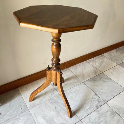 Octagonal Occasional Table (GB-RG)