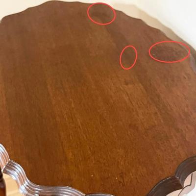 Vtg. Solid Wood Scalloped Accent Table With Spindle Legs ~*Read Details